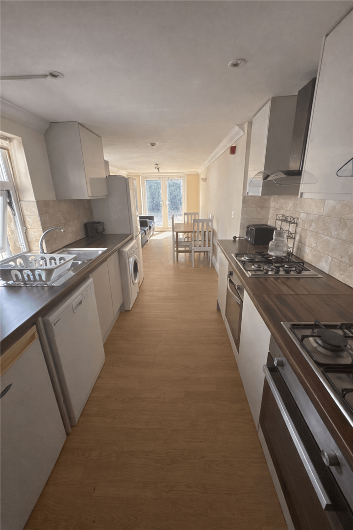 7 bed property in Hirwain Street, Cardiff